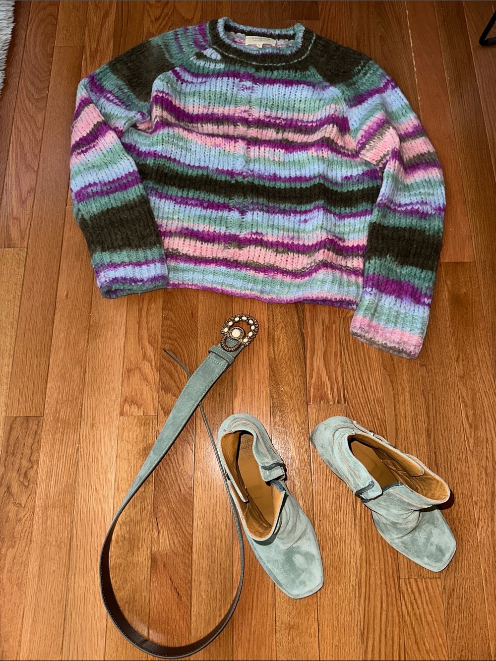 A pre-made set: Sézane Sloane jumper, Maud belt and Brooklyn boots